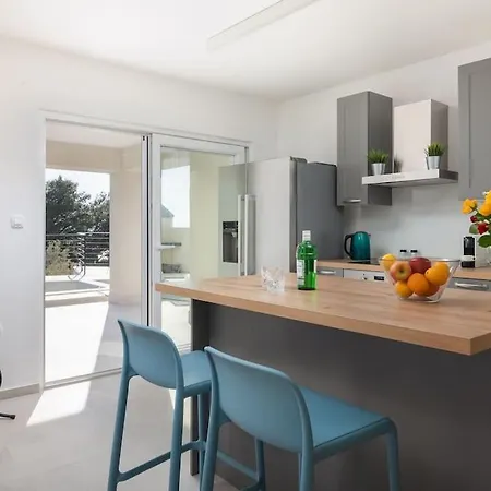 Villa Modern Maris - With Heated Pool & Sea View *