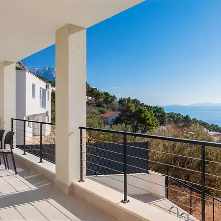 Modern Maris - With Heated Pool & Sea View Villa Brela