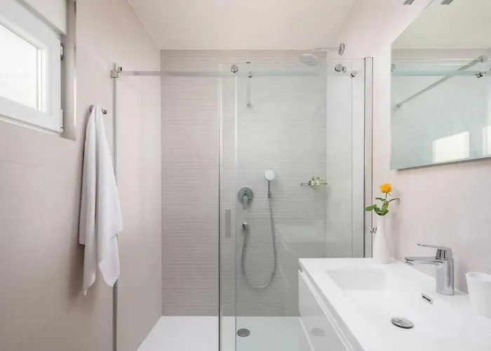 Villa Modern Maris - With Heated Pool & Sea View *