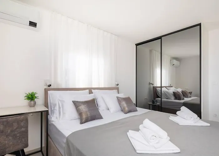Villa Modern Maris - With Heated Pool & Sea View