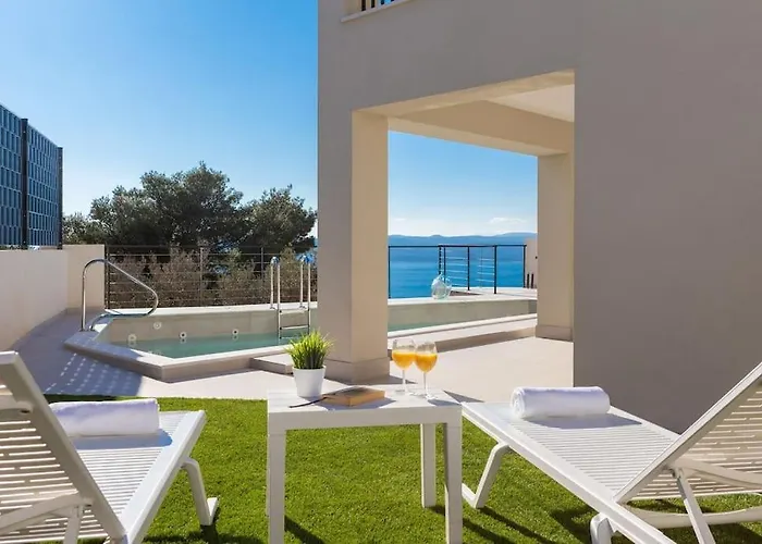 Modern Maris - With Heated Pool & Sea View Brela