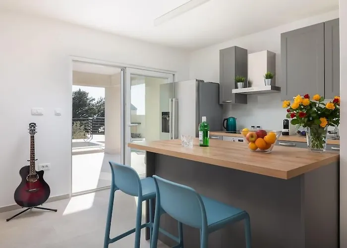 Villa Modern Maris - With Heated Pool & Sea View *