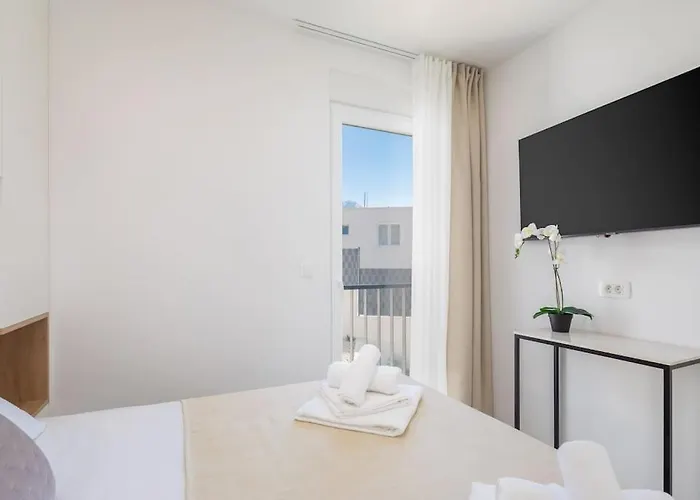 Modern Maris - With Heated Pool & Sea View Villa Brela