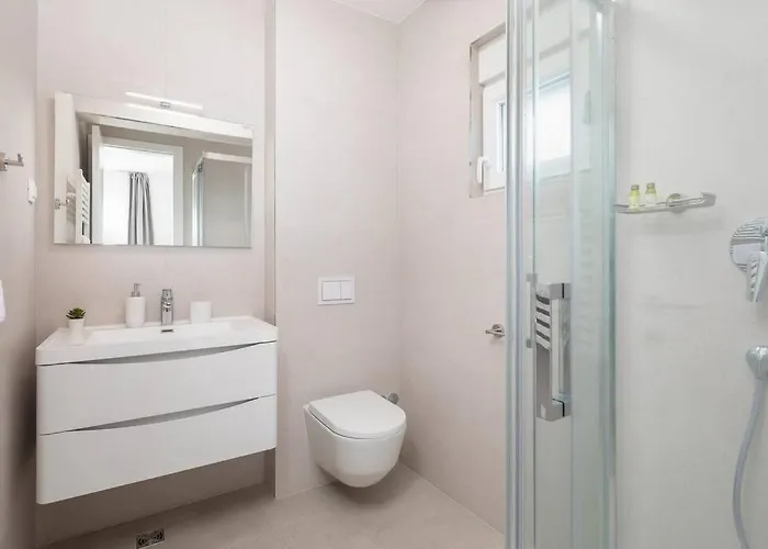 Modern Maris - With Heated Pool & Sea View *