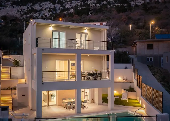 Modern Maris - With Heated Pool & Sea View *