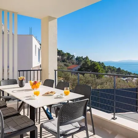 Modern Maris - With Heated Pool & Sea View