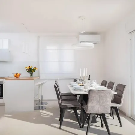 فيلة Modern Maris - With Heated Pool & Sea View *