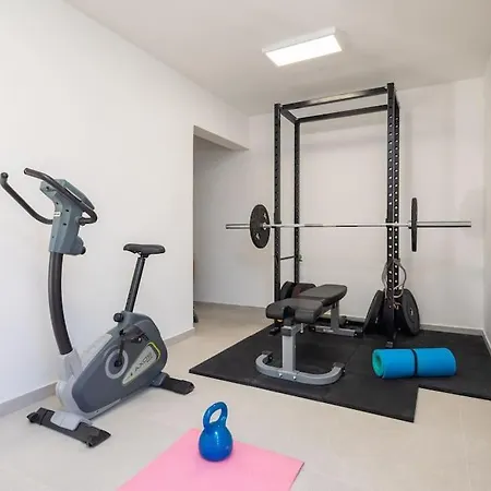 Modern Maris - With Heated Pool & Sea View *