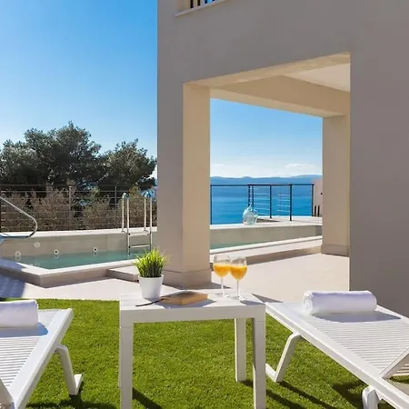 Modern Maris - With Heated Pool & Sea View Brela