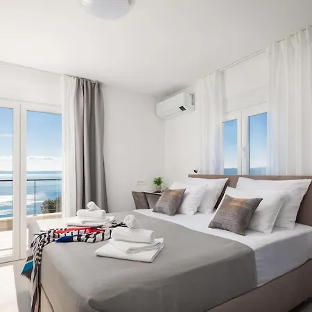 Modern Maris - With Heated Pool & Sea View Villa Brela