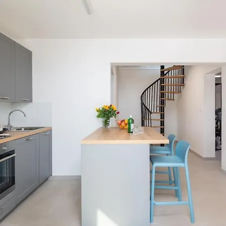 Modern Maris - With Heated Pool & Sea View فيلة
