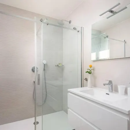 Modern Maris - With Heated Pool & Sea View Villa