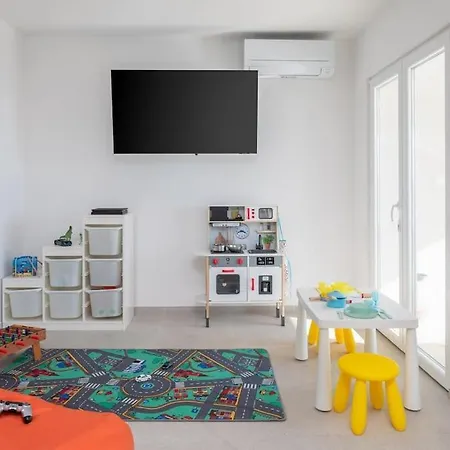 Modern Maris - With Heated Pool & Sea View *