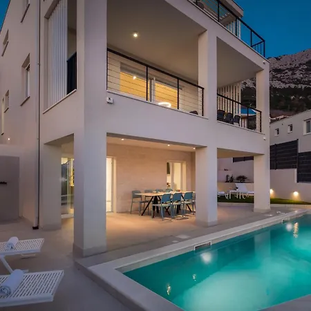 فيلة Modern Maris - With Heated Pool & Sea View بريلا