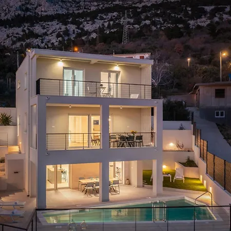 Modern Maris - With Heated Pool & Sea View *