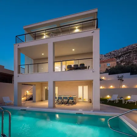 Modern Maris - With Heated Pool & Sea View Вілла