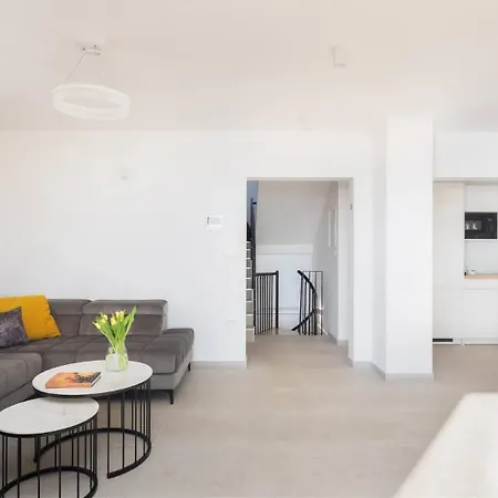 Modern Maris - With Heated Pool & Sea View * Брела