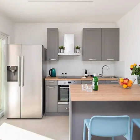 Modern Maris - With Heated Pool & Sea View Вілла *
