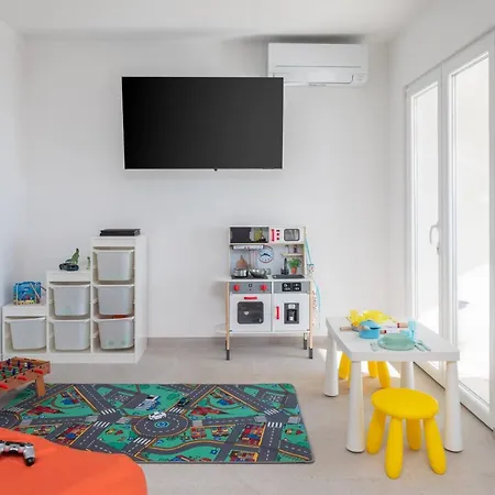 Вілла Modern Maris - With Heated Pool & Sea View Брела