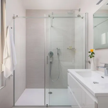 Modern Maris - With Heated Pool & Sea View