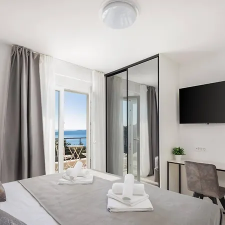 Modern Maris - With Heated Pool & Sea View Villa Brela