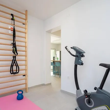 Modern Maris - With Heated Pool & Sea View Вілла *
