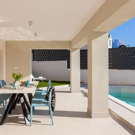 Villa Modern Maris - With Heated Pool & Sea View