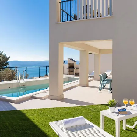 Villa Modern Maris - With Heated Pool & Sea View