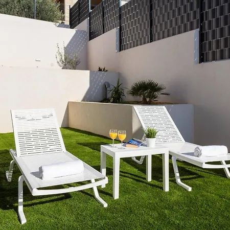 Modern Maris - With Heated Pool & Sea View Вілла Брела