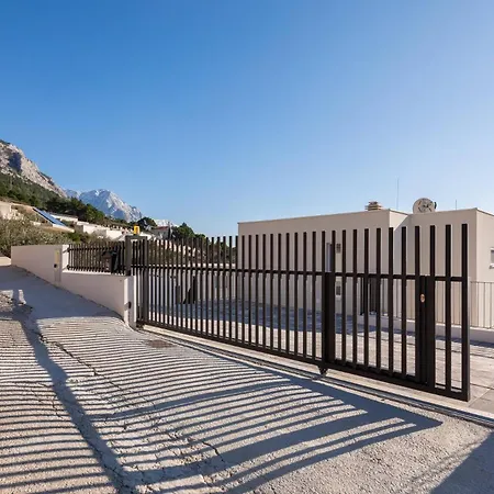 Modern Maris - With Heated Pool & Sea View