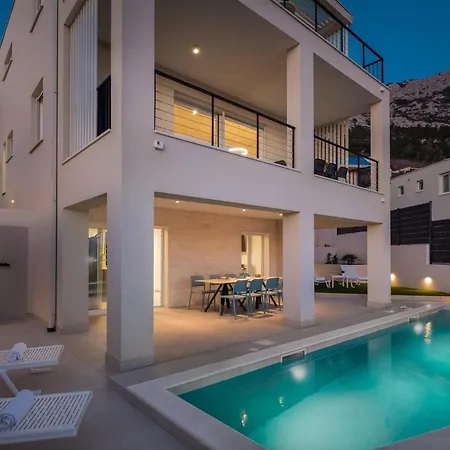 Modern Maris - With Heated Pool & Sea View Brela