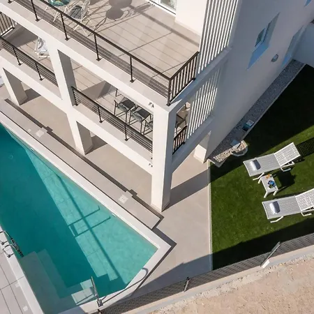 Modern Maris - With Heated Pool & Sea View * بريلا